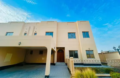 فيلا - 4 غرف نوم - 6 حمامات للايجار في الجنبية - المحافظة الشمالية