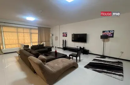 Living Room image for: Duplex - 2 Bedrooms - 3 Bathrooms for rent in Busaiteen - Muharraq Governorate, Image 1