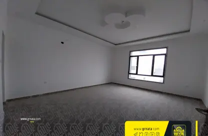Empty Room image for: Villa - 4 Bedrooms - 5 Bathrooms for sale in Dumistan - Northern Governorate, Image 1