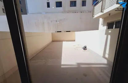 Apartment - 2 Bedrooms - 3 Bathrooms for rent in Al Juffair - Capital Governorate
