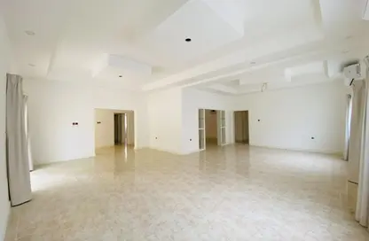 Compound - 3 Bedrooms - 2 Bathrooms for rent in Saar - Northern Governorate