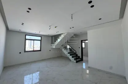 دوبلكس - 4 غرف نوم - 5 حمامات للبيع في البحير - الرفاع - المحافظة الجنوبية