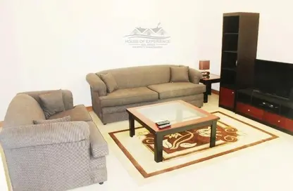 Living Room image for: Apartment - 1 Bedroom - 1 Bathroom for rent in Busaiteen - Muharraq Governorate, Image 1