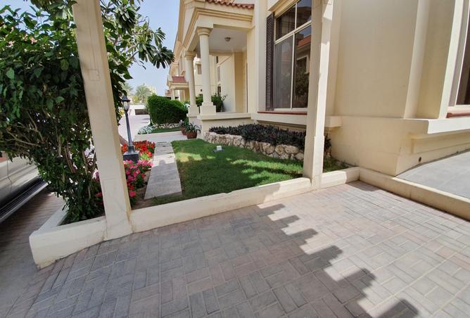 Villa - 4 Bedrooms - 4 Bathrooms for rent in Mahooz - Manama - Capital Governorate