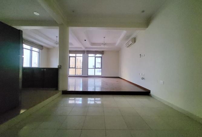 982935 - Property Image 3