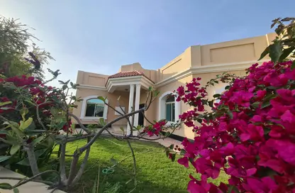 فيلا - 4 غرف نوم - 3 حمامات للايجار في الجنبية - المحافظة الشمالية