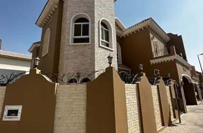 فيلا - 4 غرف نوم - 4 حمامات للبيع في الجنبية - المحافظة الشمالية