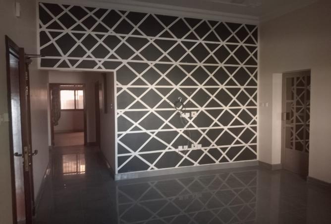 963605 - Property Image 2