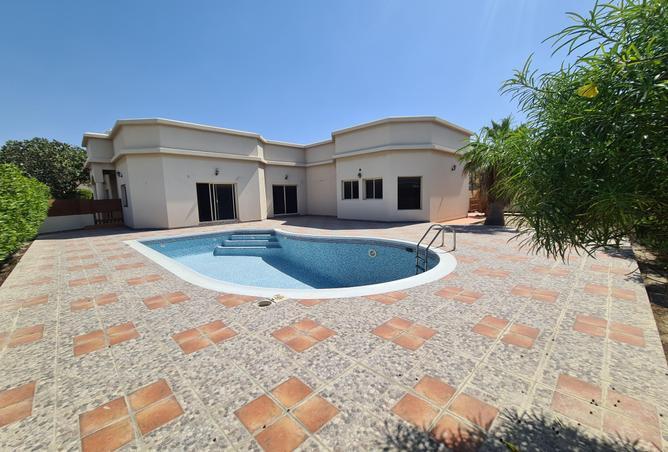 Villa - 4 Bedrooms - 3 Bathrooms for rent in Janabiya - Northern Governorate