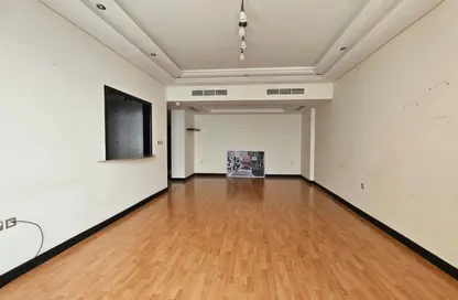 Apartment - 3 Bedrooms - 4 Bathrooms for rent in Abraj Al Lulu - Manama - Capital Governorate