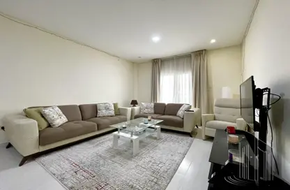 Apartment - 2 Bedrooms - 2 Bathrooms for rent in Busaiteen - Muharraq Governorate