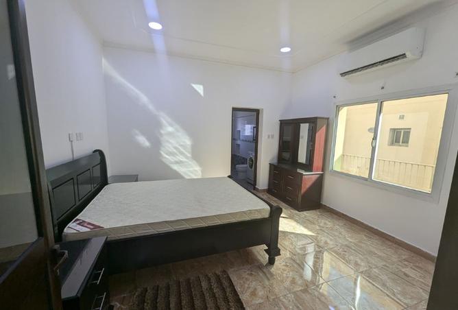 985233 - Property Image 2