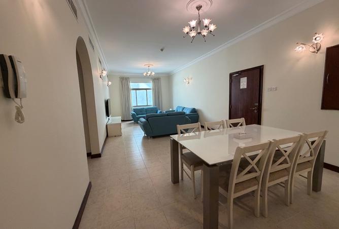 988590 - Property Image 2