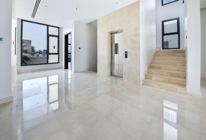 979431 - Property Image 2