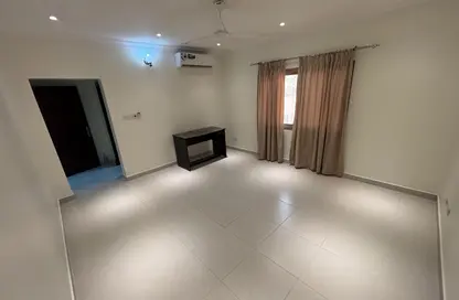 Apartment - 2 Bedrooms - 2 Bathrooms for rent in Zinj - Manama - Capital Governorate