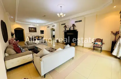 Apartment - 3 Bedrooms - 3 Bathrooms for rent in Al Juffair - Capital Governorate