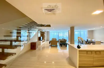 Stairs image for: Duplex - 3 Bedrooms - 3 Bathrooms for rent in Amwaj Avenue - Amwaj Islands - Muharraq Governorate, Image 1