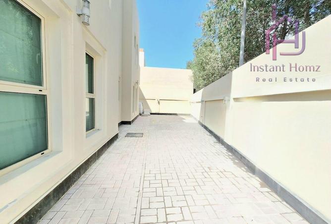 987788 - Property Image 2