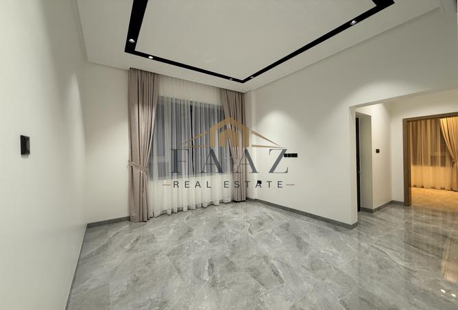 989424 - Property Image 2