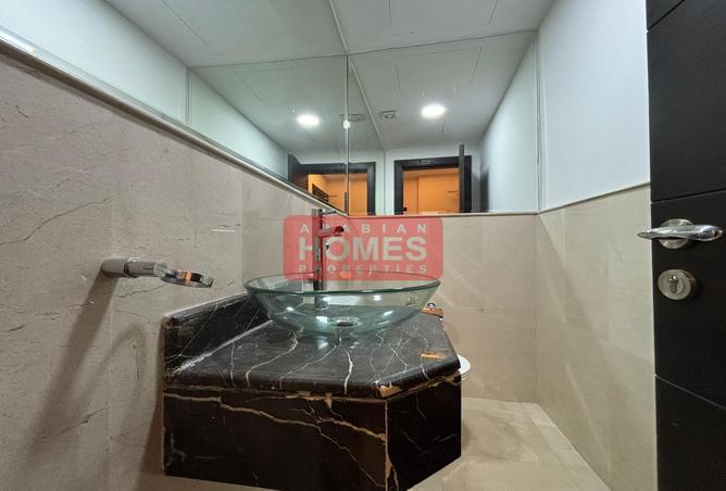 985593 - Property Image 3