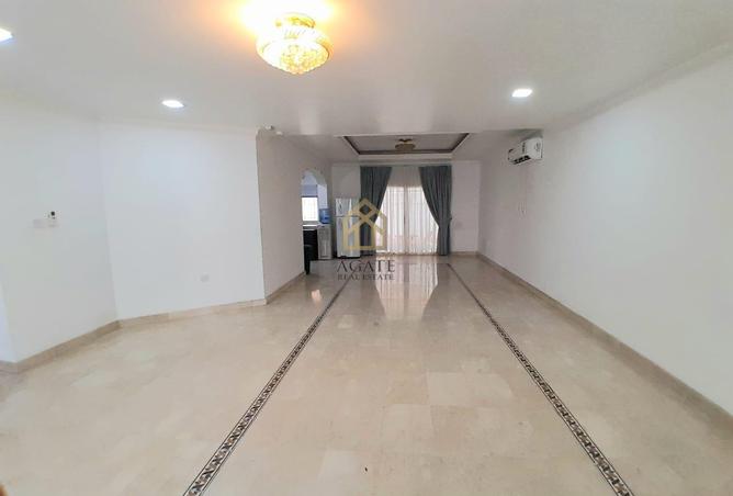 Villa - 3 Bedrooms - 4 Bathrooms for rent in Al Juffair - Capital Governorate