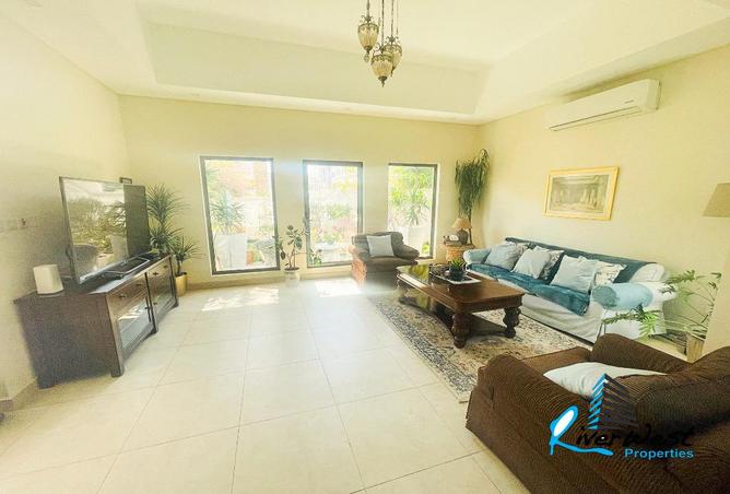Villa - 5 Bedrooms - 6 Bathrooms for sale in Tubli - Central Governorate