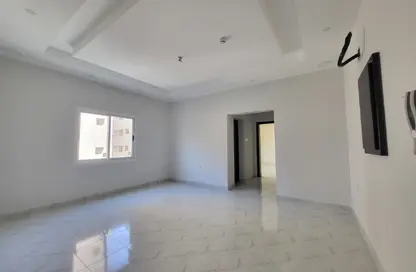 Apartment - 3 Bedrooms - 3 Bathrooms for rent in Hidd - Muharraq Governorate