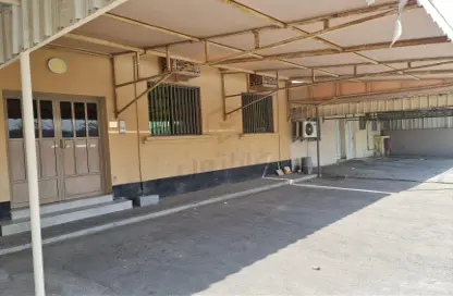 عمارة بالكامل - 8 غرف نوم - 8 حمامات للبيع في أم الحصم - المنامة - محافظة العاصمة