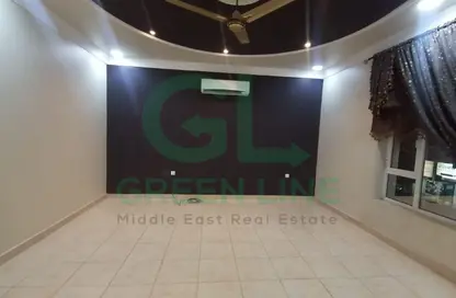 فيلا - 8 غرف نوم - 6 حمامات للايجار في قلالي - المحرق