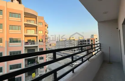 Apartment - 4 Bedrooms - 3 Bathrooms for sale in Hamad Town - Northern Governorate
