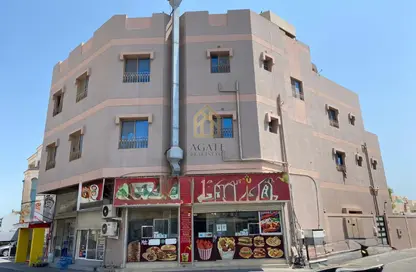 عمارة بالكامل - استوديو - 7 حمامات للبيع في المحرق - المحرق