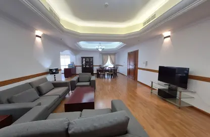 Apartment - 3 Bedrooms - 3 Bathrooms for rent in Seef - Capital Governorate