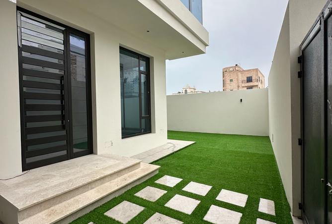 963810 - Property Image 2
