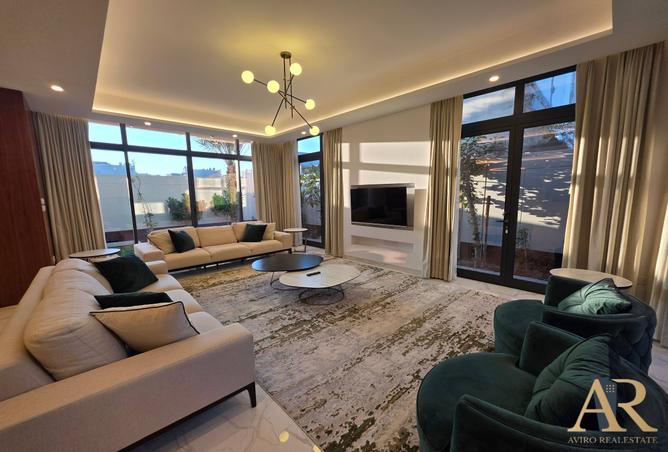 975277 - Property Image 2