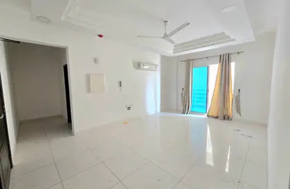 Apartment - 3 Bedrooms - 2 Bathrooms for rent in Busaiteen - Muharraq Governorate