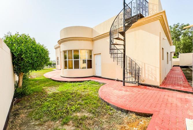 984122 - Property Image 2