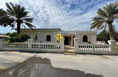 Villa - 4 Bedrooms - 4 Bathrooms for rent in Janabiya - Northern Governorate
