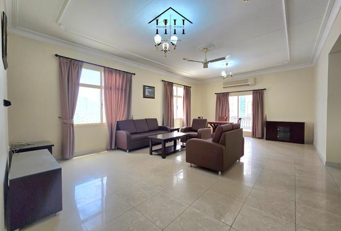 925120 - Property Image 2