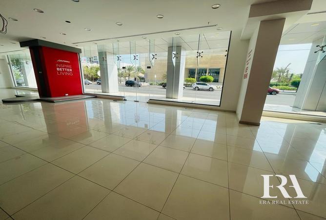 Show Room - Studio - 2 Bathrooms for rent in Manama - Capital Governorate