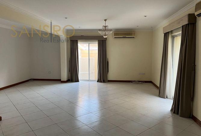 951398 - Property Image 2