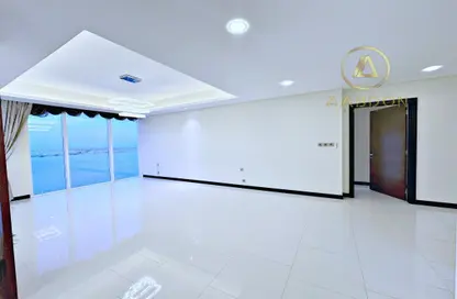 Apartment - 3 Bedrooms - 5 Bathrooms for rent in Al Juffair - Capital Governorate
