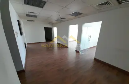 Empty Room image for: Office Space - Studio - 2 Bathrooms for rent in Seef - Capital Governorate, Image 1