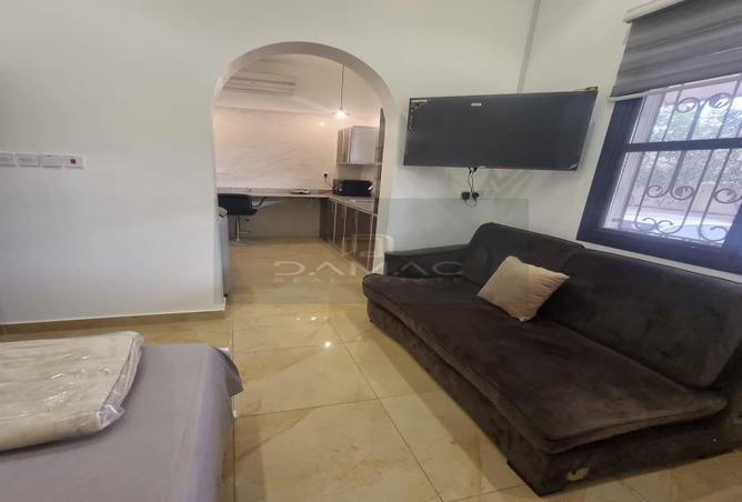 983642 - Property Image 2