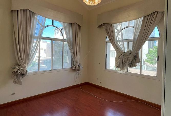 983120 - Property Image 2