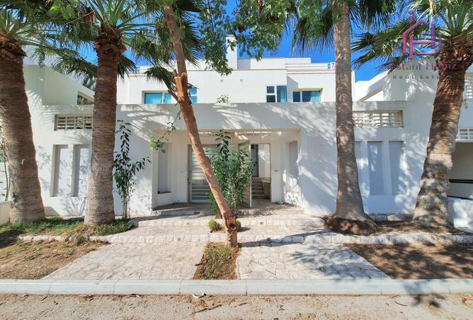 956020 - Property Image 2