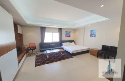 Living Room image for: Apartment - 1 Bathroom for rent in Adliya - Manama - Capital Governorate, Image 1