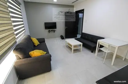 صورة لـ غرفة المعيشة شقة - غرفة نوم - 1 حمام للايجار في سار - المحافظة الشمالية ، صورة رقم 1