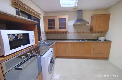 Apartment - 2 Bedrooms - 2 Bathrooms for rent in Sanabis - Manama - Capital Governorate