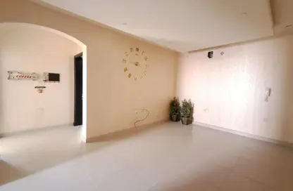 Apartment - 3 Bedrooms - 2 Bathrooms for rent in Jid Ali - Central Governorate