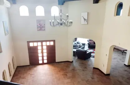 فيلا - 4 غرف نوم - 6 حمامات للايجار في الحد - المحرق